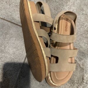 BLONDO Frankee Flexible Platform Sandal Sz 9